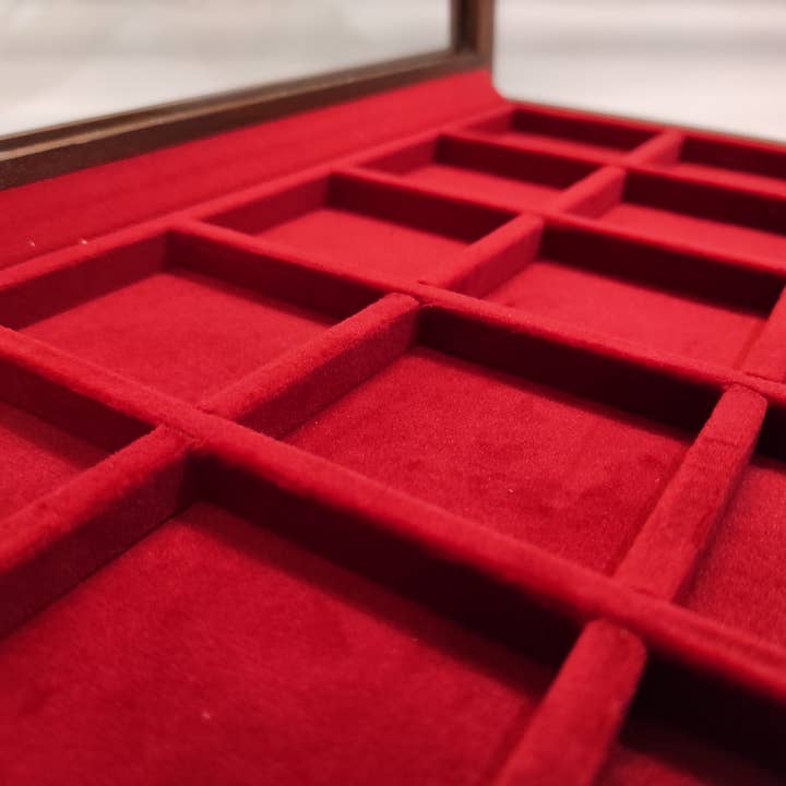 Walnut color wooden box for coins or medals for wholesale by Coins&More