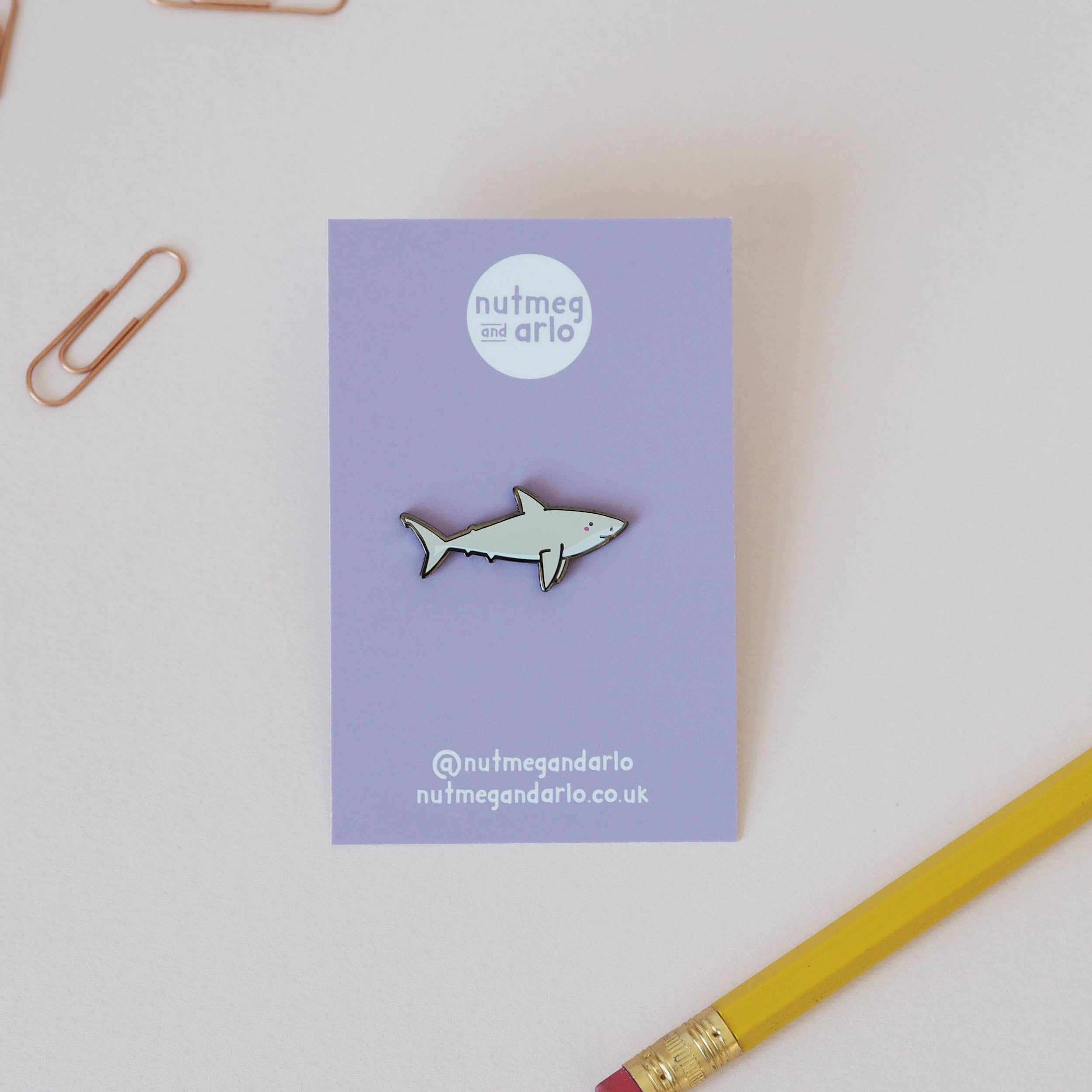 Nutmeg and Arlo - Vente Épinglettes/boutons - Épingle en émail Great White Shark1
