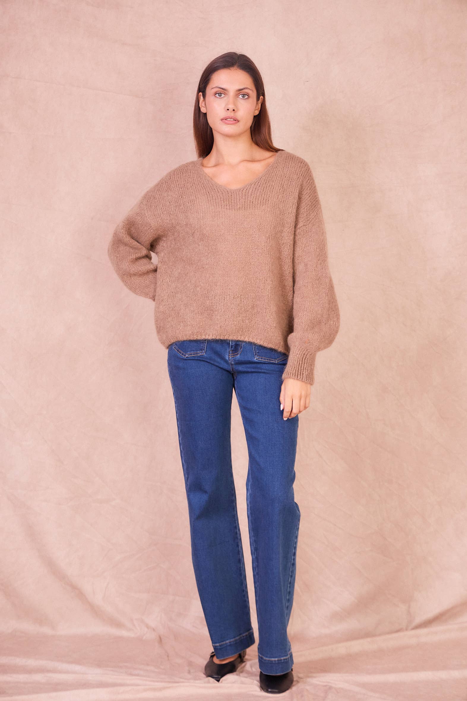 Calie Paris – wholesale Knitted jumper – Women′s – Oversized V-Neck Sweater13