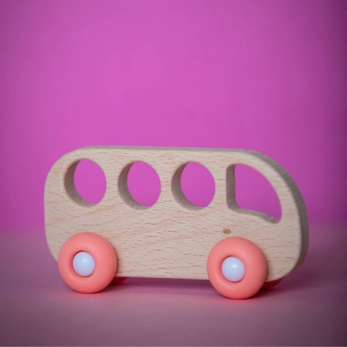 PETIKIDS – Brinquedo de madeira - Crianças por atacado – Brinquedo de Madeira - Ônibus de Madeira com Rodas de Silicone5