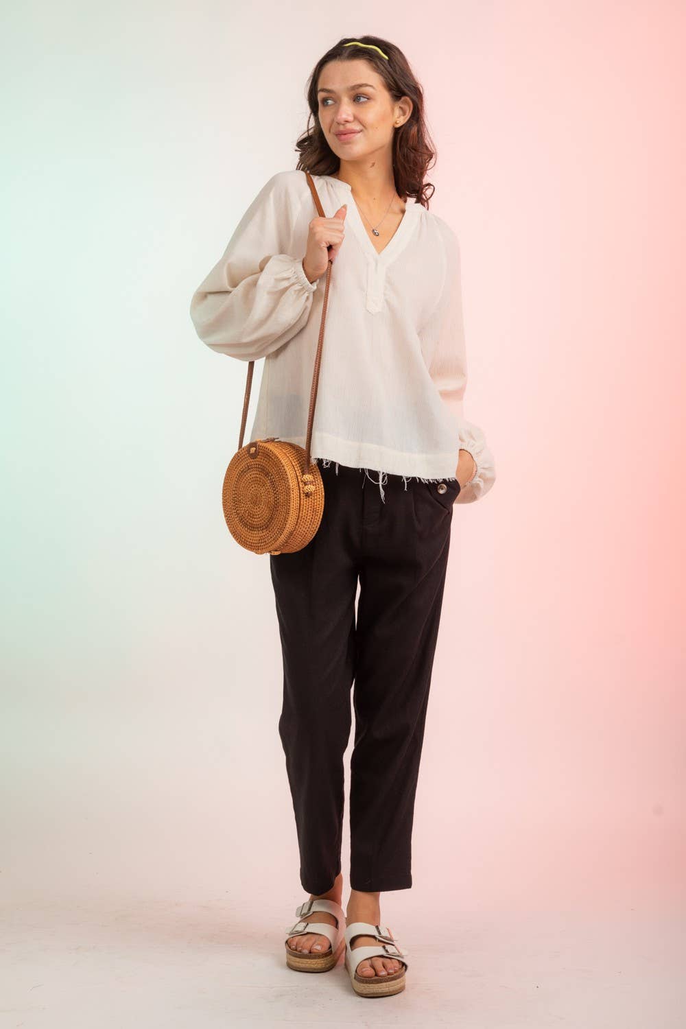 VERY J – Großhandel Bluse – Damen – LT25429-gewebte Mullbluse mit V-Ausschnitt18