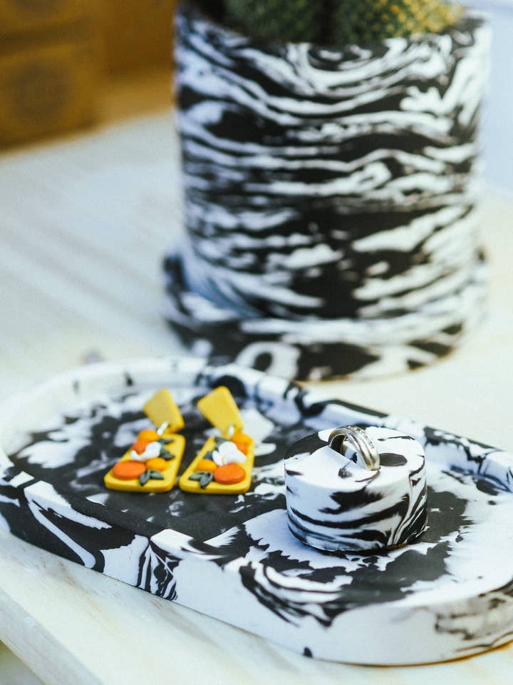 Oval nipsting bakke for engroshandel hos Studio Dawn