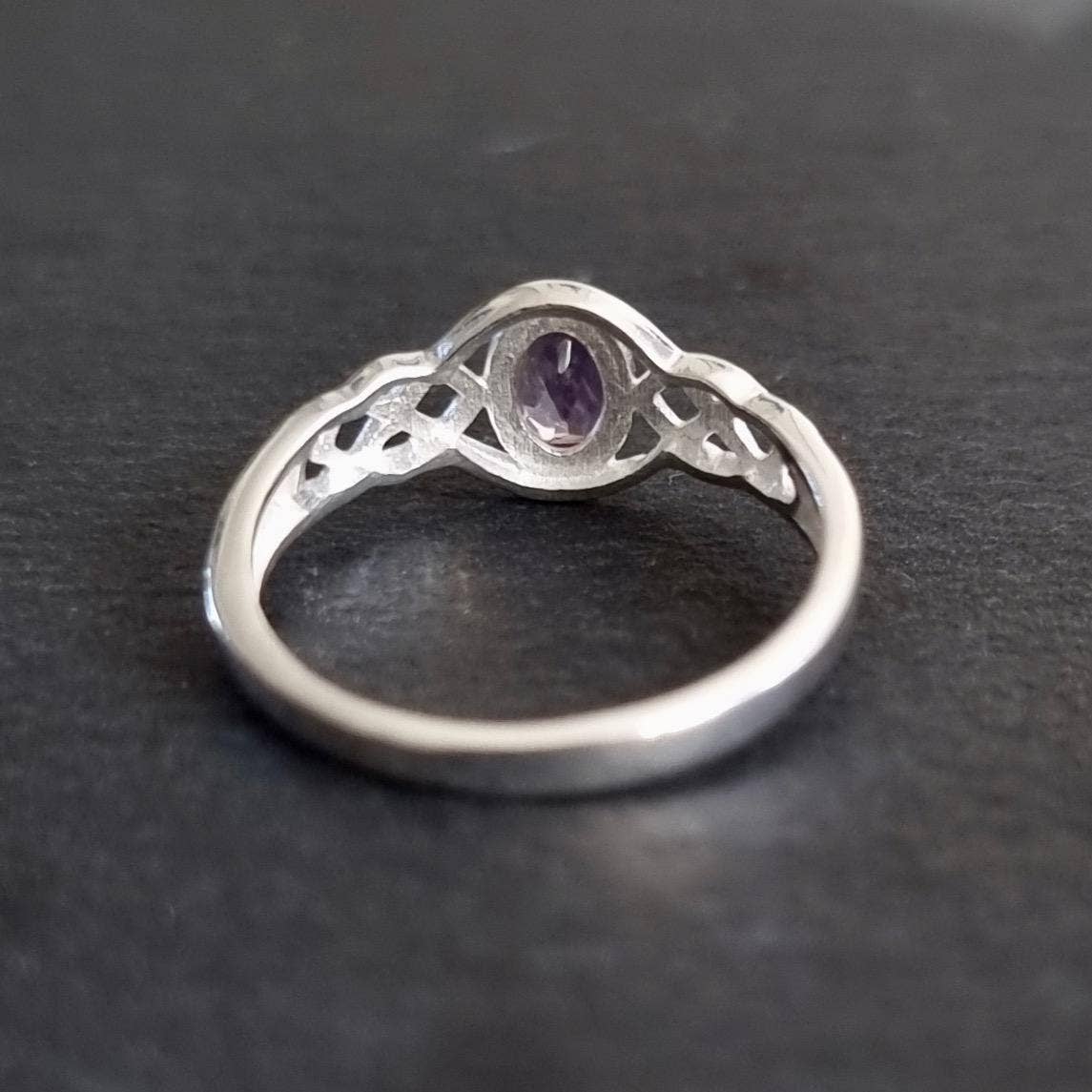 Mistry Gems - Wholesale Ring met een steen/solitaire ring - Keltische Knoop Facetgeslepen Amethist Ring | 925 Sterling Zilver7