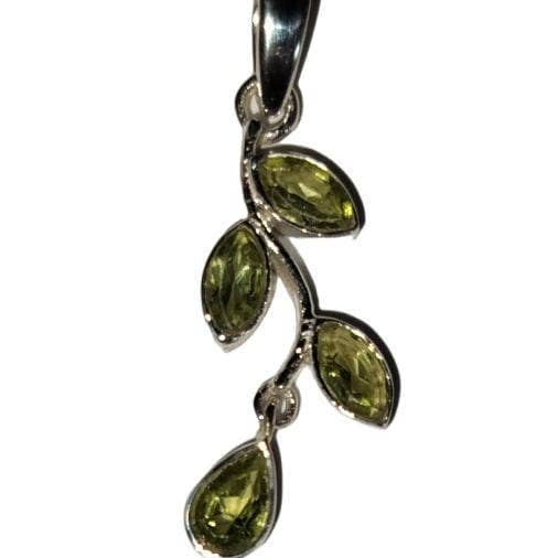 Ciondolo a forma di foglia di peridoto in argento 925 fatto a mano per la vendita all'ingrosso da parte di SILVER CAVE