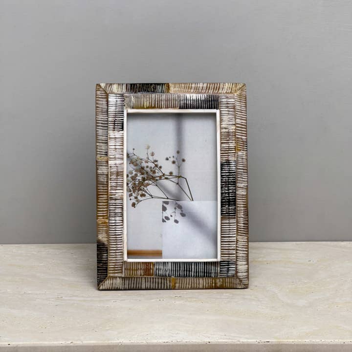 India Handicrafts Inc - Wholesale Picture frame - White Fish Horn Photo Frame Tapered 5x7
1