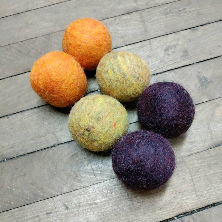 Bog Berry Dryer Balls - Wholesale Dryer Balls - Mums -s et of 6 wool dryer balls made in USA zero waste