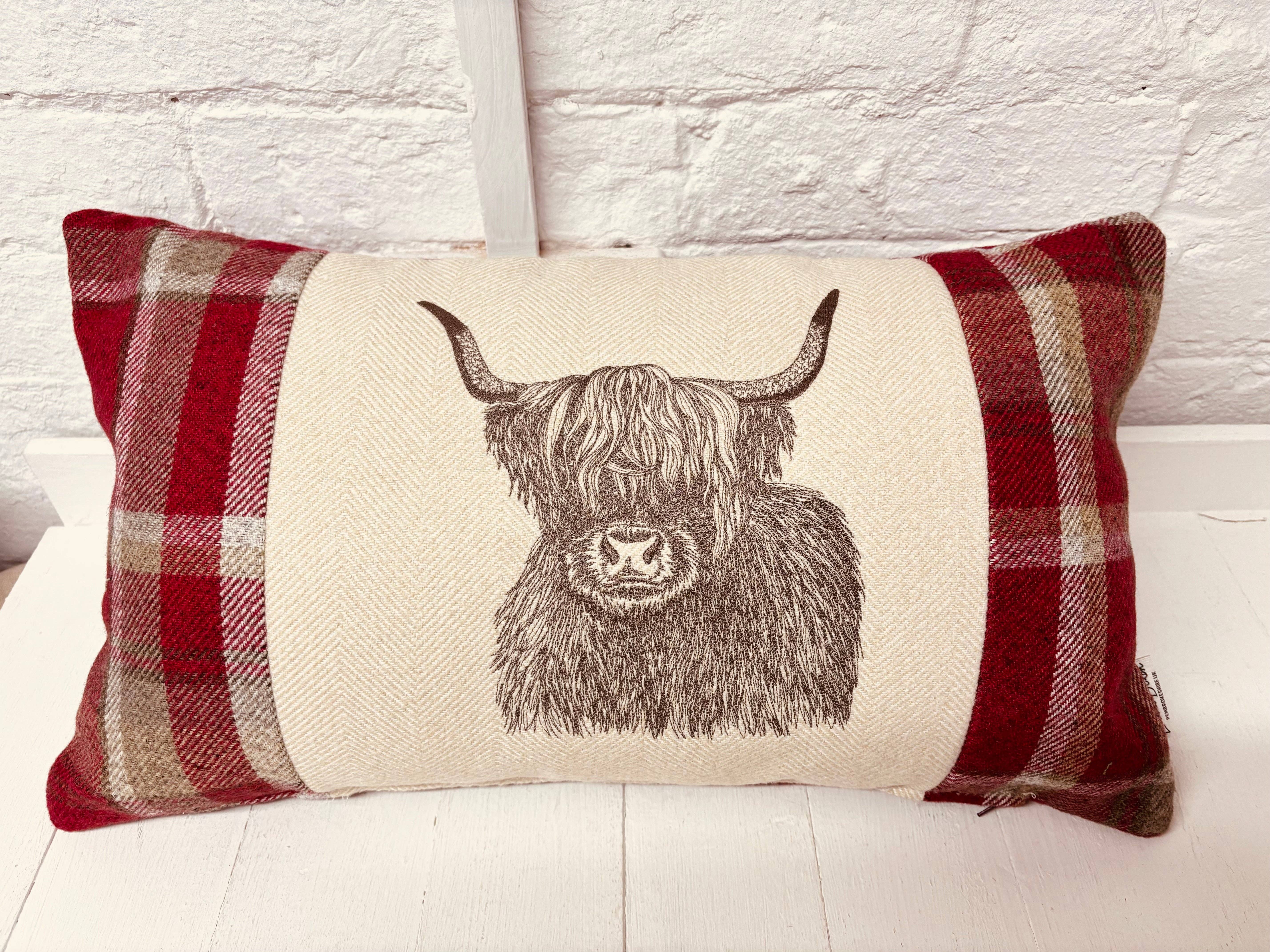 Lizzie Dixon Designs – wholesale Throw/decorative pillow – Highland Cow Cushion-Red Wool Long Cushion3