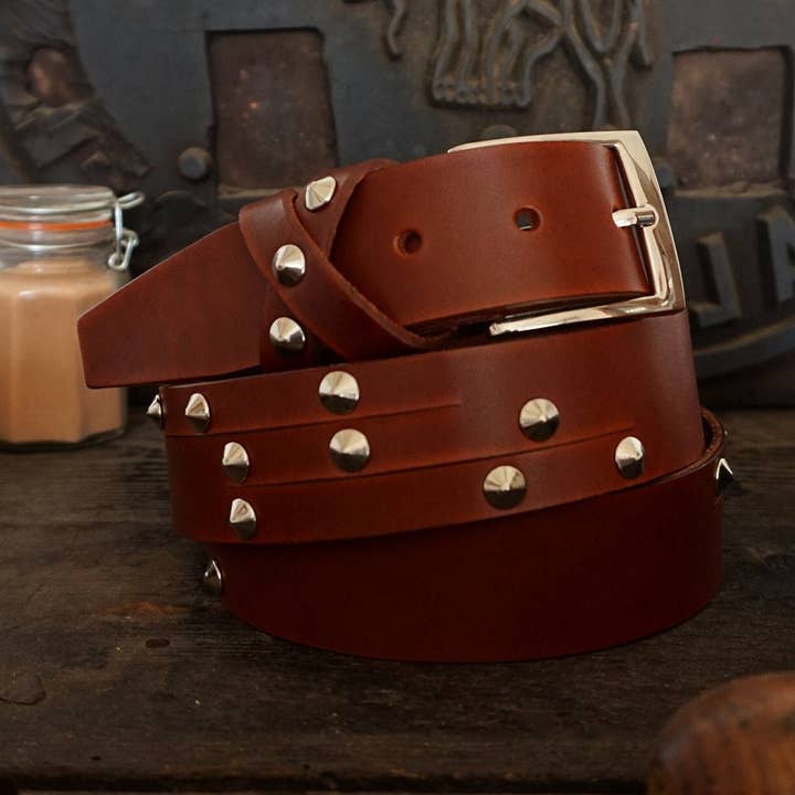 Læderbælte med Nitter - Mario Doni for engroshandel hos Mario Doni