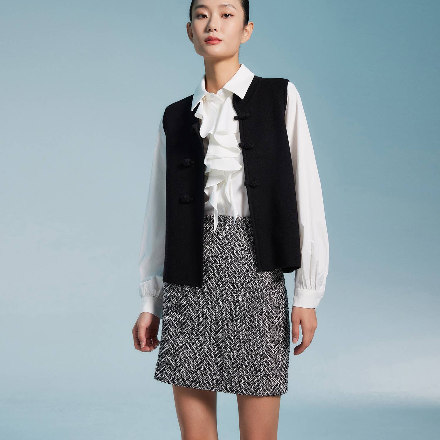 Black and white Short straight tweed skirt for wholesale on Faire1