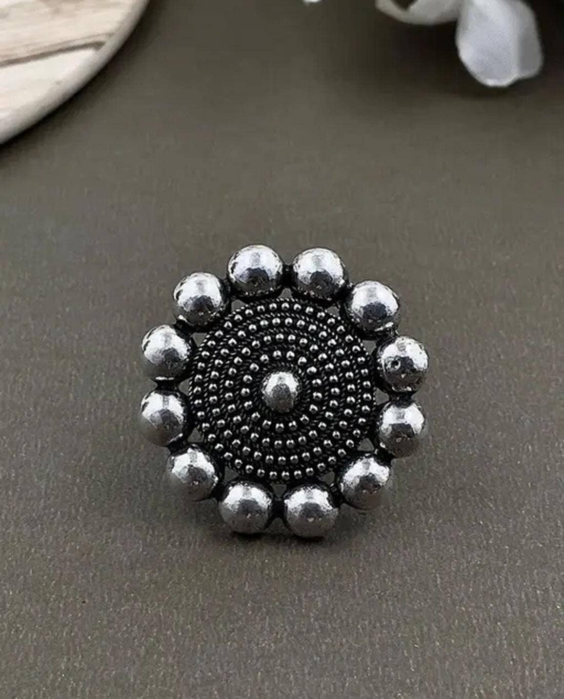 Vastrabhushan – Conjunto de joias por atacado – Conjunto de Joias Florais em Prata Oxidada com Acessórios5