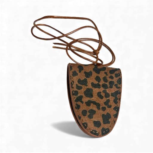 PORTE-COLLIER EN CUIR PU AVEC IMPRIMÉ VACHE ET LUNETTES BRUN CLAIR AC-0009 pour la vente par Simply Jewels