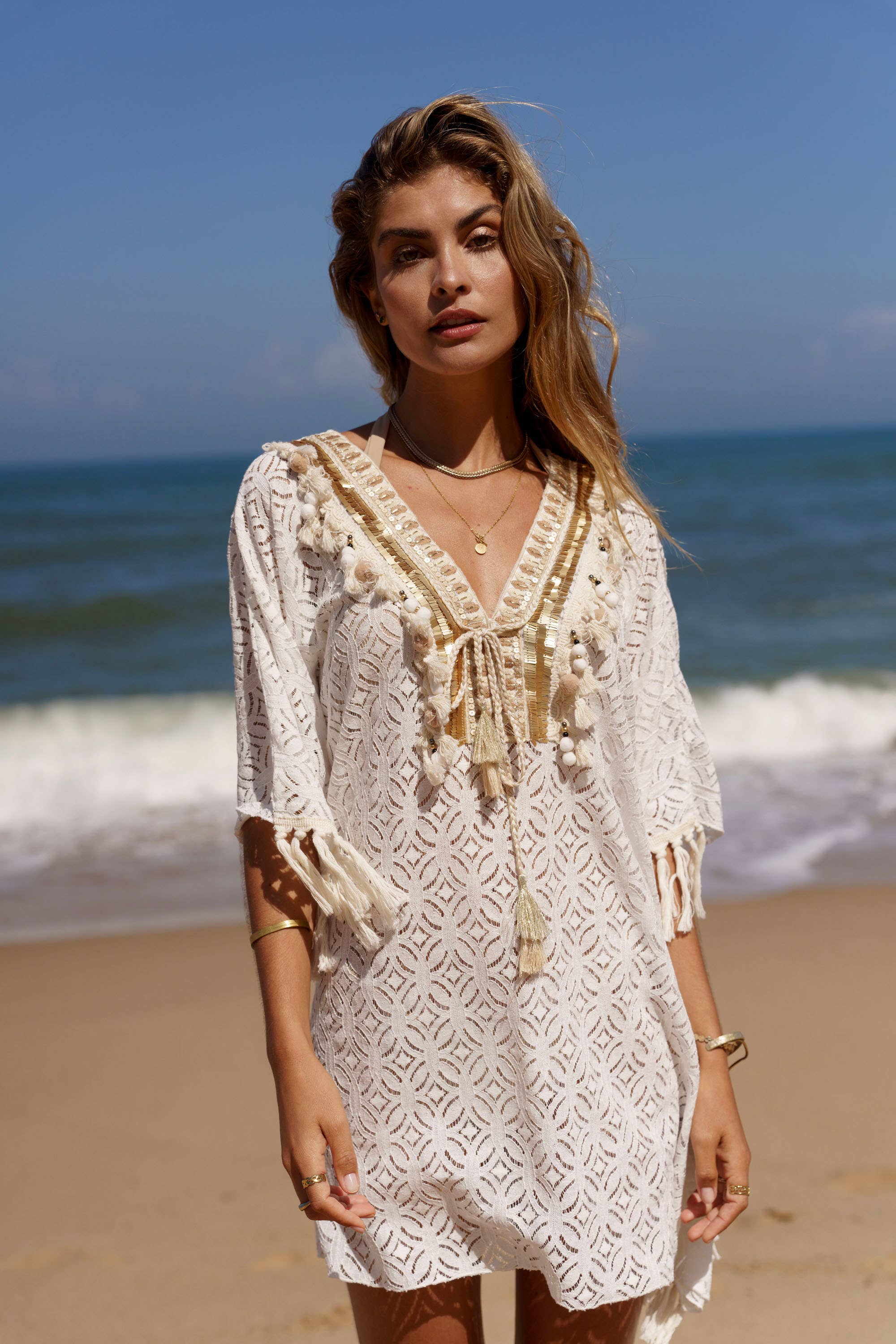 GOLDEN LIVE PARIS – Engroshandel Kjole - Dame – DIANE 9157 boheme ponchodragt i blonder med frynser4