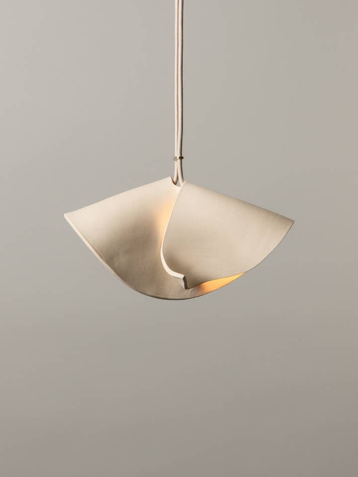 Ciondolo Shado, Osso per la vendita all'ingrosso da parte di Virginia Sin