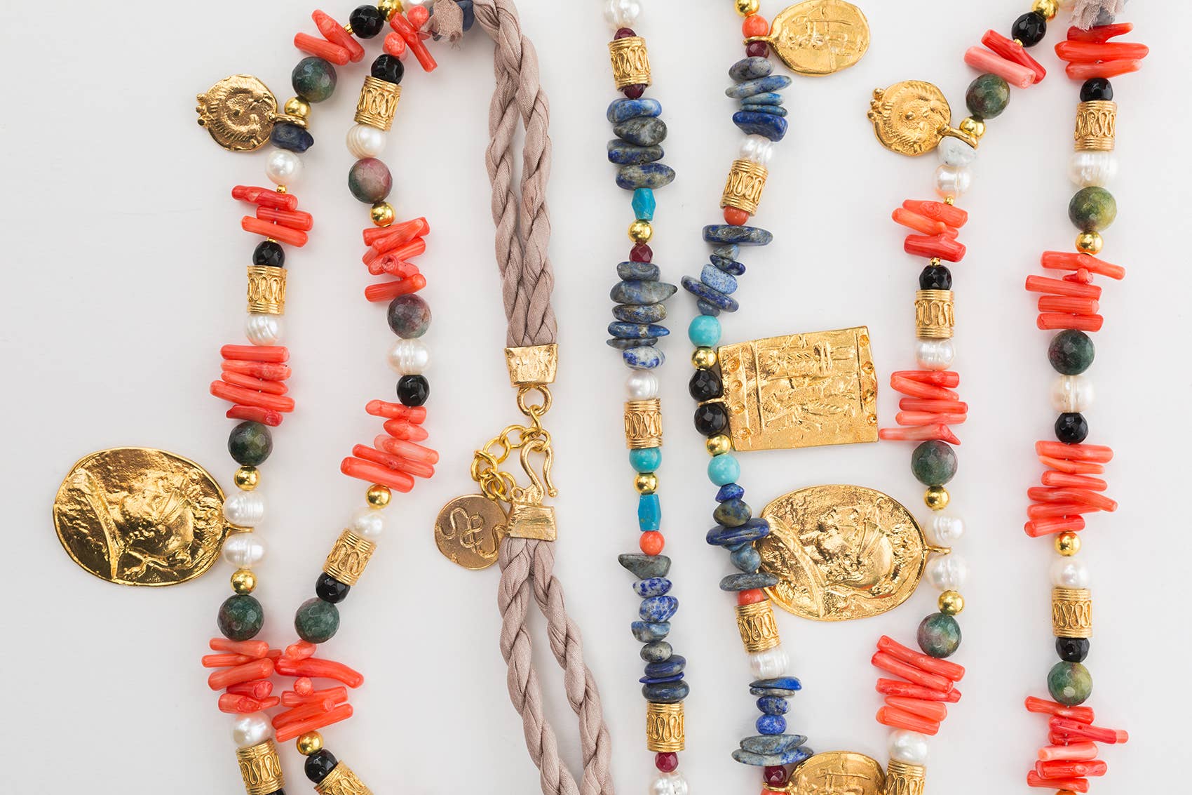 Spanish & Sisters - Wholesale Pendant/Charm Necklace - ESTRUSCAN NECKLACE - BLUE5