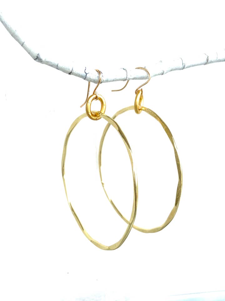 Argolas grandes marteladas-Cvlgh-Mais Vendido por atacado de CV Designs