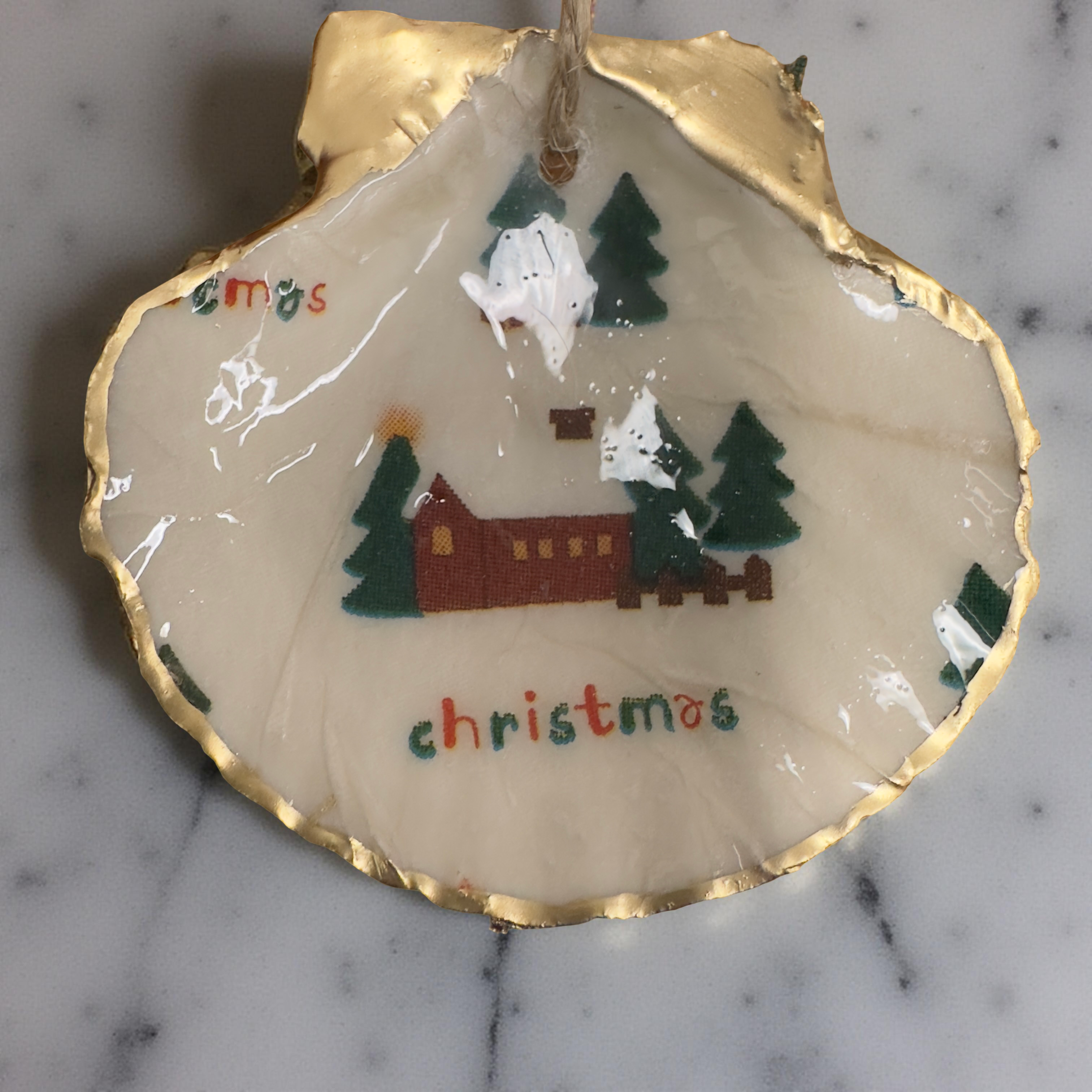 Shell Yeah By Jaks LLC - Wholesale Ornament - Cozy Cabin Scallop Shell Ornament – Gold Rim1