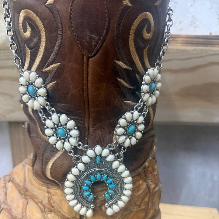 Collier Déclaration Fleur de Courge pour la vente par Texas Western Cowhide Bags and More