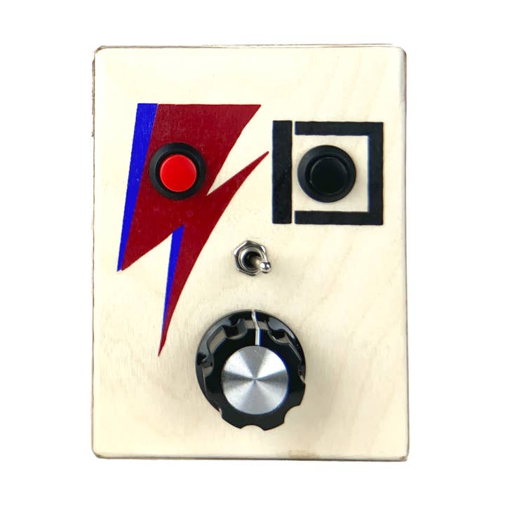 Registratore vocale in legno artigianale Space Oddity per la vendita all'ingrosso da parte di Brand New Noise