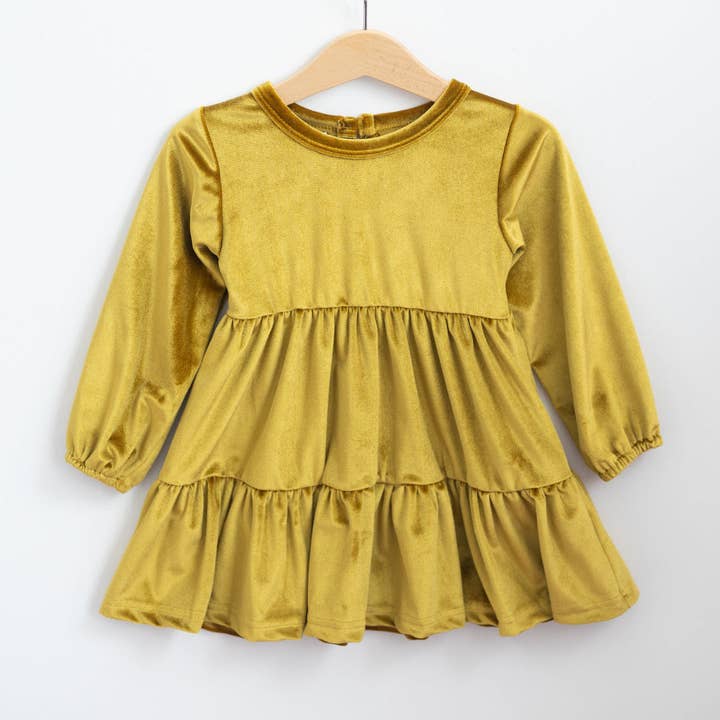 Robe en velours groovy pour filles avec pierres précieuses en vert/or pour la vente par Strawberry Jam Kids