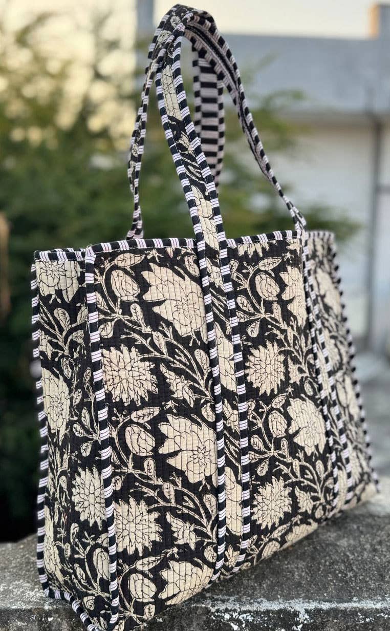 GYPSY STUDIO – wholesale Axelremsväska – Dam – Svart quiltad väska med blocktryck damväskor3