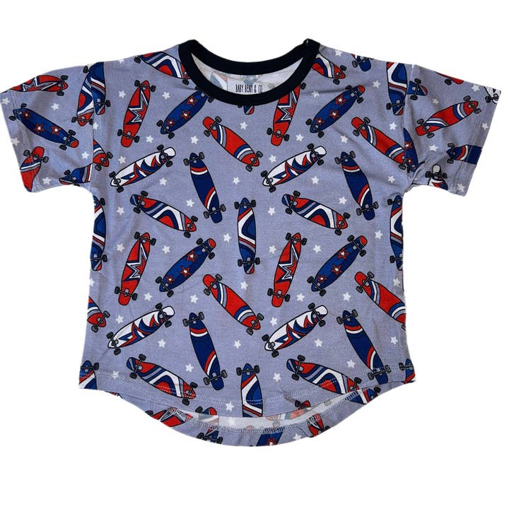 T-shirt surdimensionné United We Sk8 pour la vente par Baby Bean & Co.