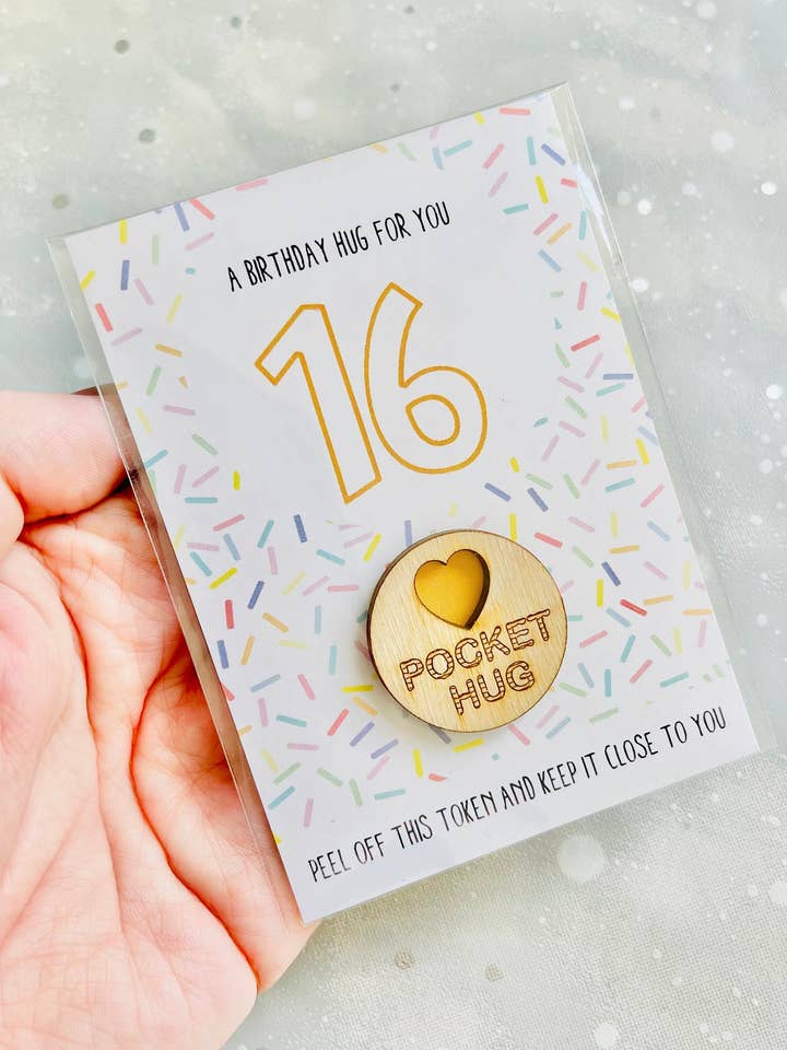 Tarjeta Pocket Hug and Sweet 16 para cumpleaños para venta al por mayor de The Gift Club