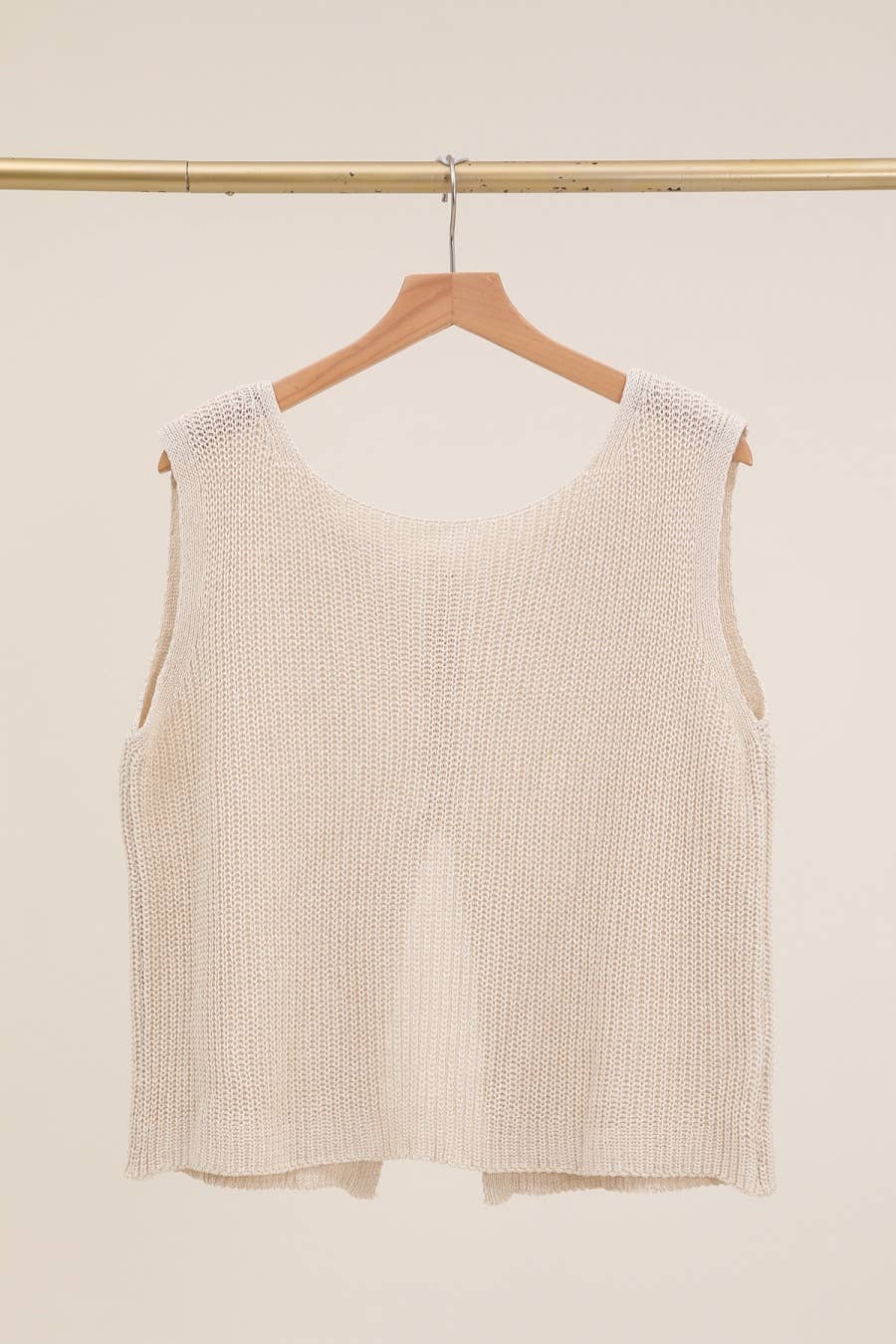 NAÏS PARIS – wholesale Knitted jumper – Women′s – SLEEVELESS ROUND NECK SWEATER, OPEN BUTTONED BACK IN COTTON0