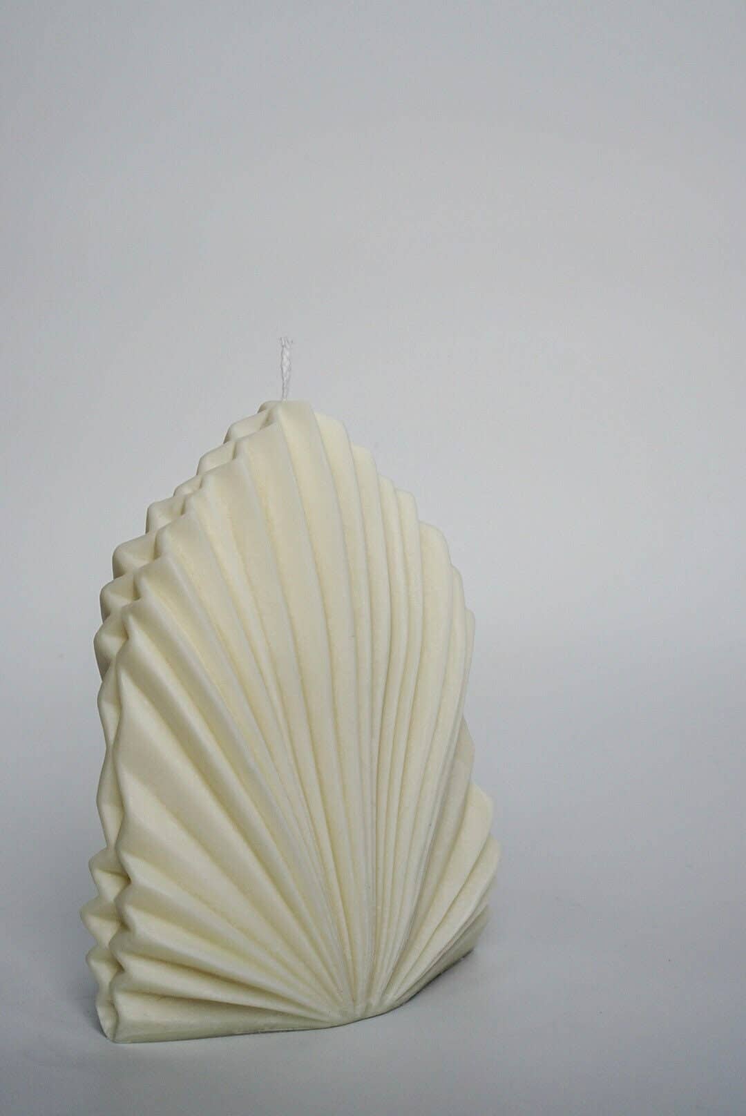 Studio Su Casa – wholesale Novelty candle – Large Palm Leaf Fan Candle - 100% Natural Soy Wax - Sculpture Decor4