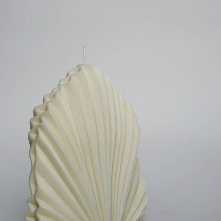 Studio Su Casa – wholesale Novelty candle – Large Palm Leaf Fan Candle - 100% Natural Soy Wax - Sculpture Decor4