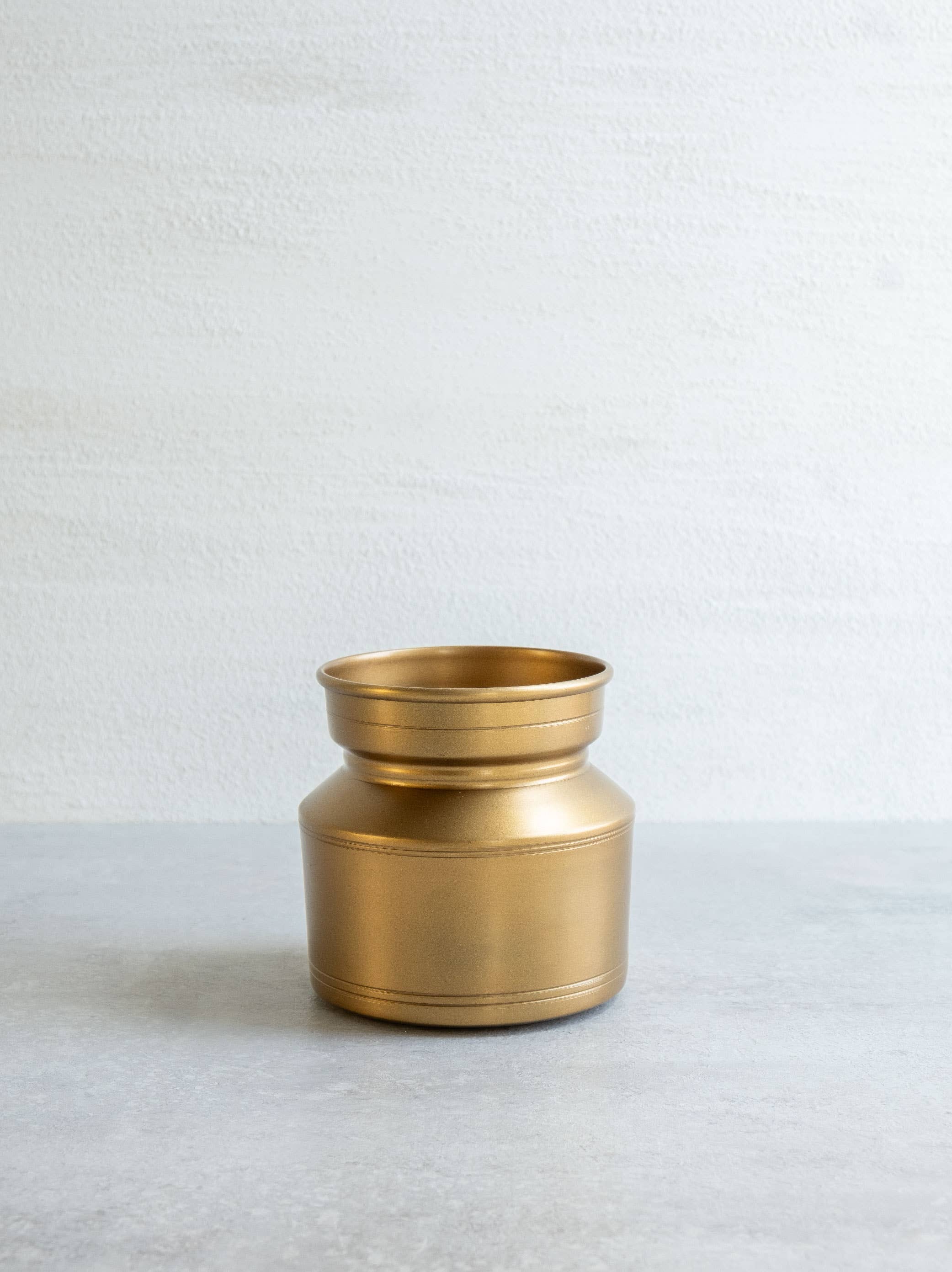 Made Market Co. - Vendita all'ingrosso Vasi - Porta piante a vaso oblunga in ottone Brass Lota1