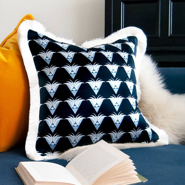 Die Nachtigall Dunkelblau mit Fransen für den Großhandel von Evie and Skye Limited