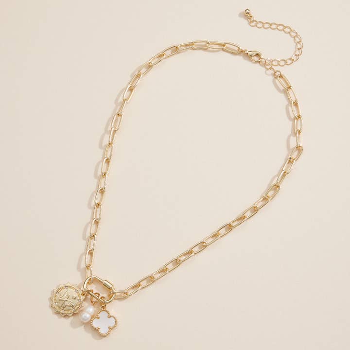 Kedjehalsband med fjäril, pärla och klöverberlocker för wholesale av Lilla Haven