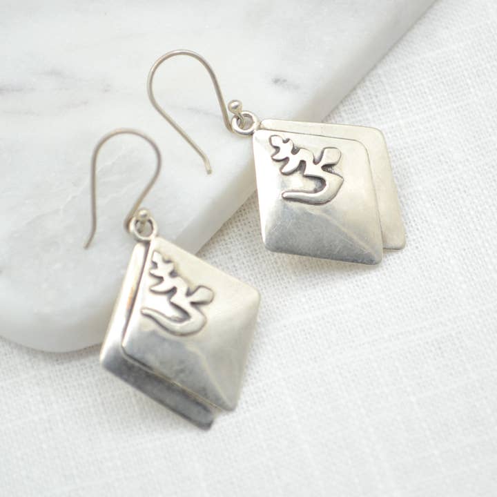 Diamond Om zilveren oorbellen voor wholesale door Didi Bahini Fair Trade