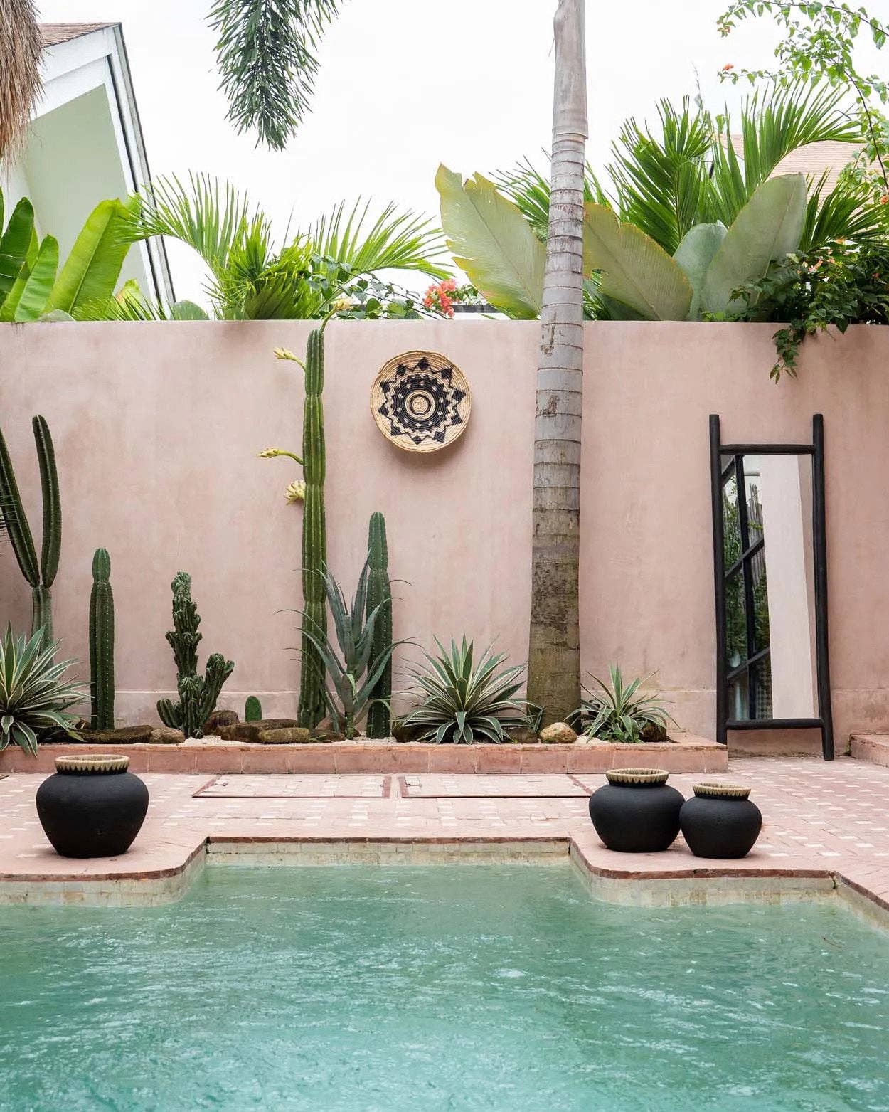 Bazar Bizar Living – Großhandel Vasen – The Styly Vase - Schwarz Natur - L5