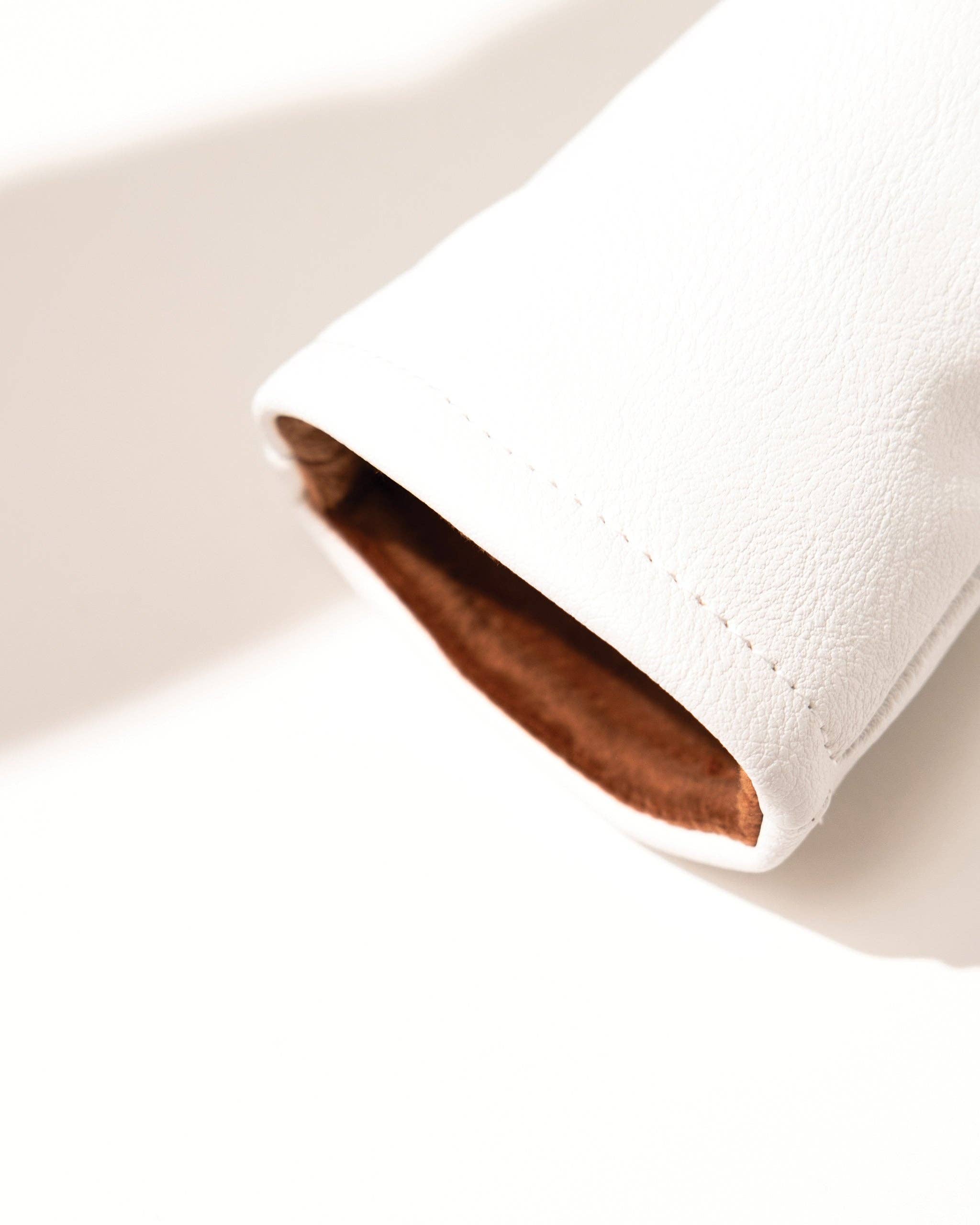 Icon Hybrid Headcover - White for wholesale on Faire1