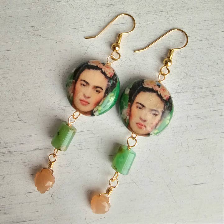 Longues boucles d'oreilles pendantes en papier mâché et pierres précieuses pour la vente par Divine Dragon Designs