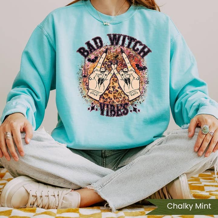 Bad Witch Vibes 2 for engroshandel hos Wildflower Apparel Co.