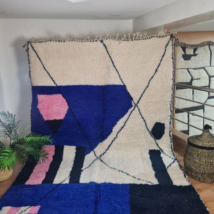 HÅNDLAVEDE TÆPPER MAROKKANSKE TÆPPER 200 - 300 cm 331 for engroshandel hos Maroccarpets Poufs and pillows wholesale +31648976894