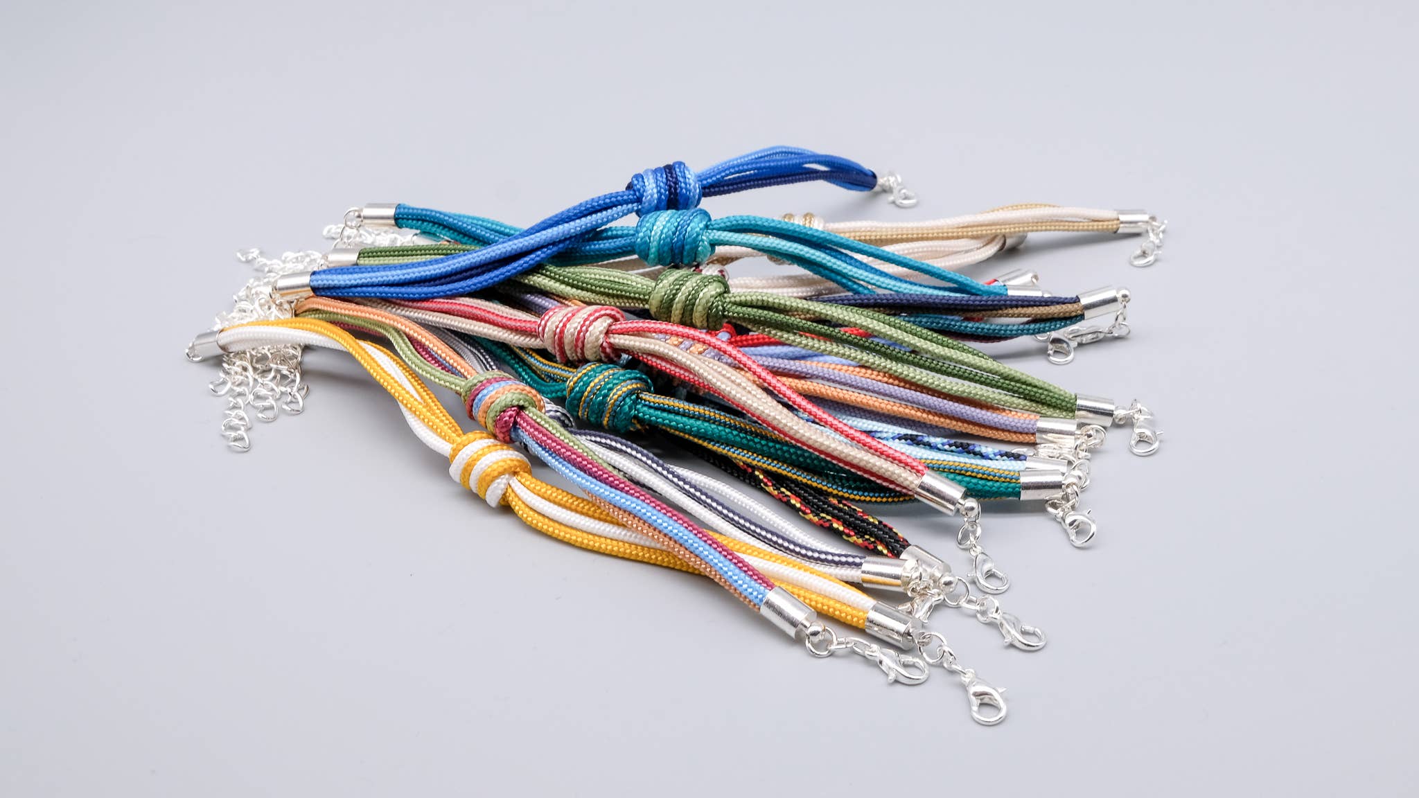 La Fabrique du Noeud – Engroshandel Flettet armbånd – Paracord-armbånd med grøn og gul spiralknude9