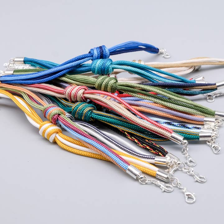 La Fabrique du Noeud – Engroshandel Flettet armbånd – Paracord-armbånd med grøn og gul spiralknude9