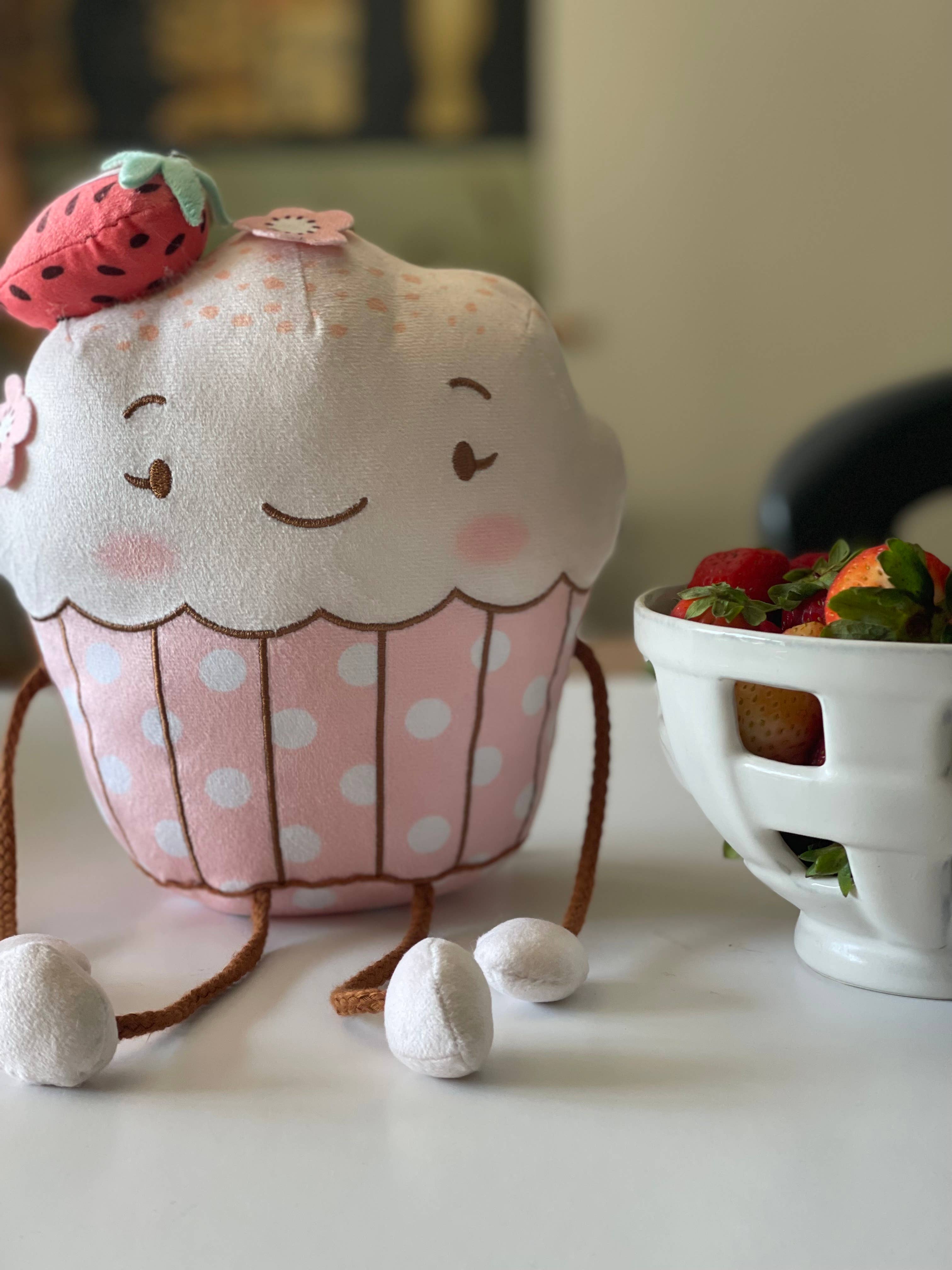 Snuggle Muffins - Wholesale Preschool Book (3-5) - Snuggle Muffins: Stephie Strawberry Book + Toy Set4