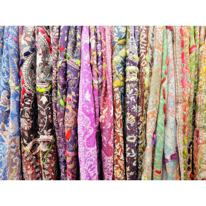 Raj Trading & Imports (USA) Inc. - Vente Écharpe – femme - Écharpe brodée Amanda Thick Stitch Tons de bijoux assortis2