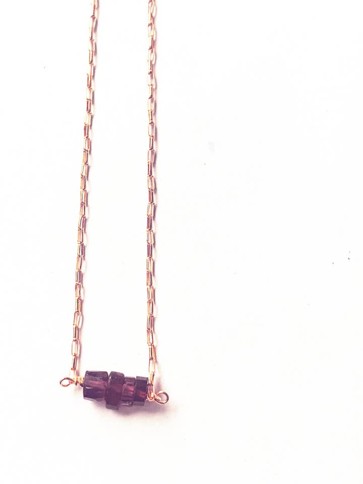 Collier HEISHI grenat pour la vente par Zahavah Jewelry
