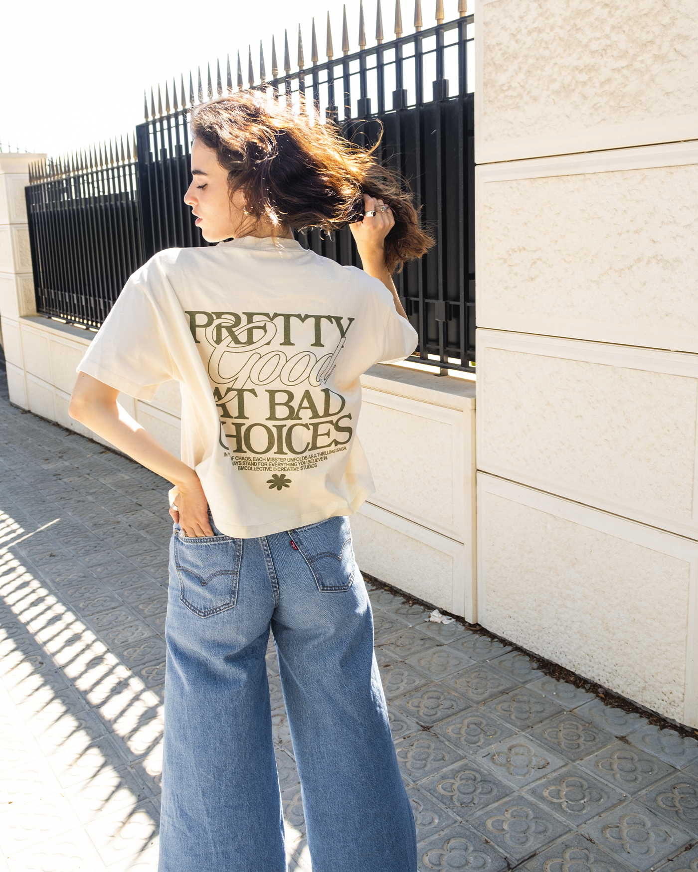 BMCollective - Venta al por mayor Camiseta serigrafiada - Mujer - Camiseta corta crema « Pretty Good at Bad Choices »6