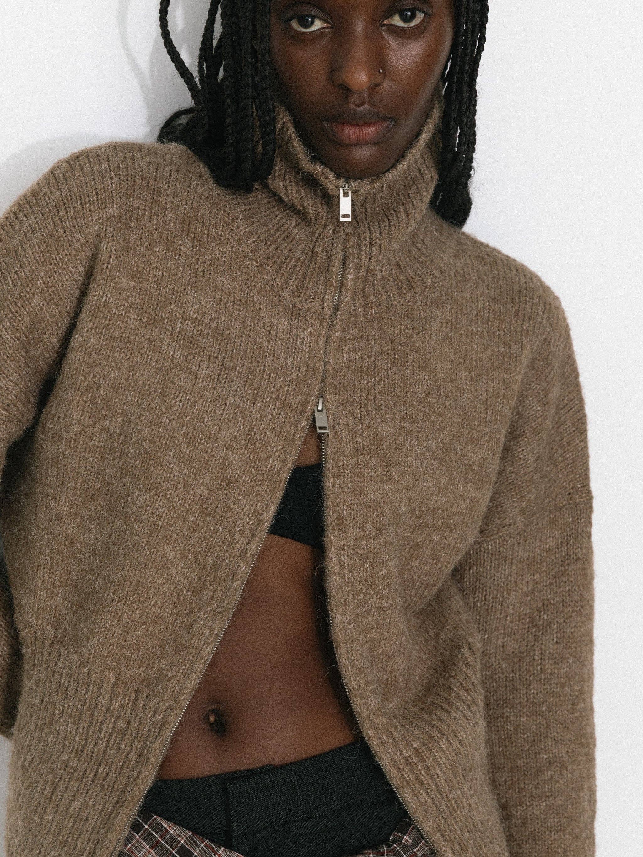 CUBIC – Engroshandel Cardigan - Dame – Retro ståkrave lynlås-cardigan10