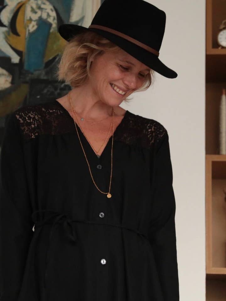 De capeline van Edouard - zwart voor wholesale door Quintessence