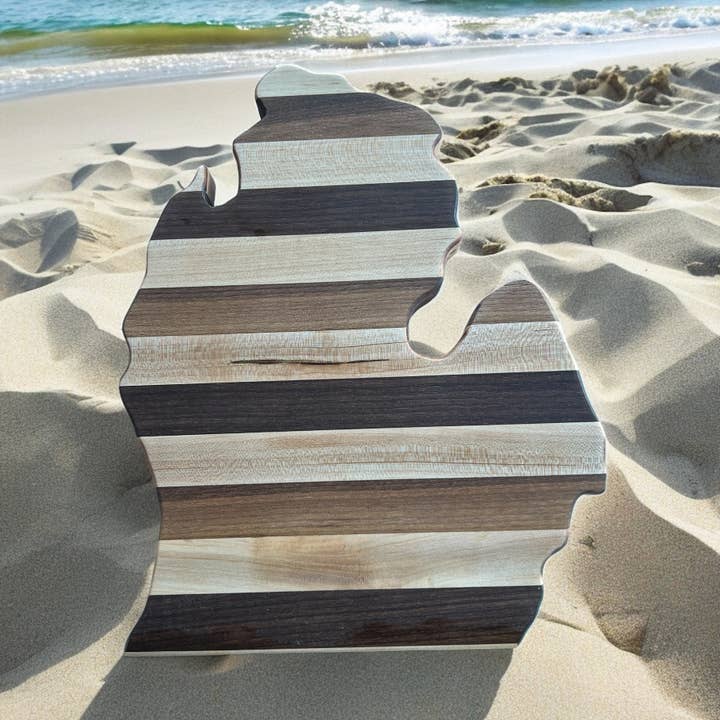 CHARCUTERIE MICHIGAN/PLANCHE À DÉCOUPER MOYENNE pour la vente par TG Designs