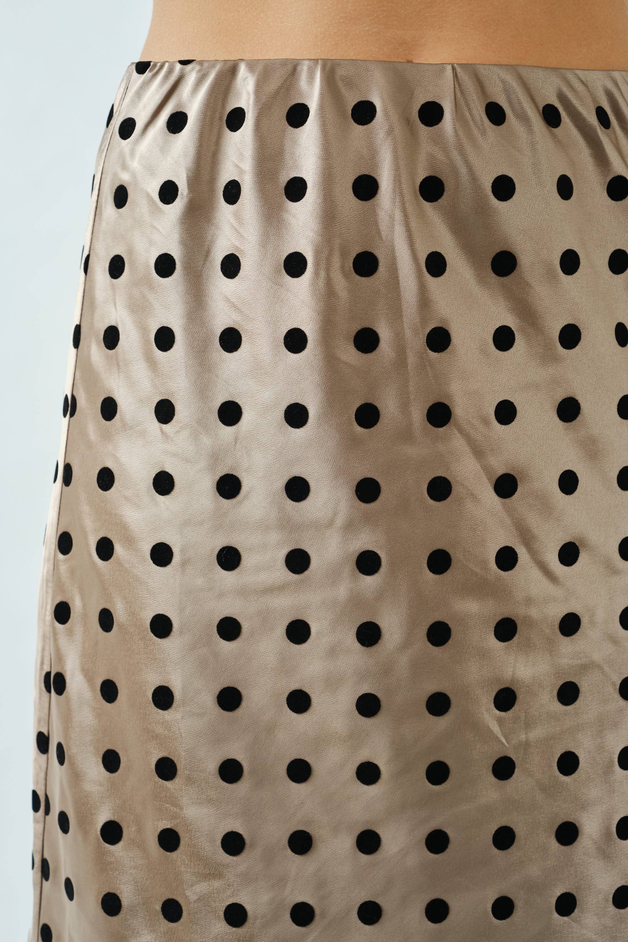 SPICE ALLEY – Saia - Mulher por atacado – SA10003S - Saia Midi de Cetim com Bolinhas11