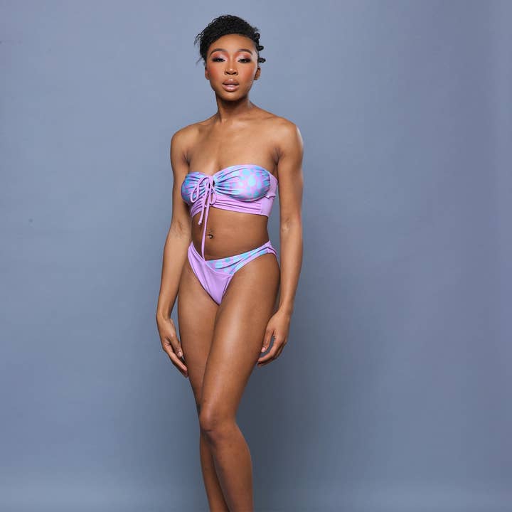 Cinta Bandeau Bikini Top - Lilla Multi for engroshandel hos Brasini Swimwear + Brasini Fit