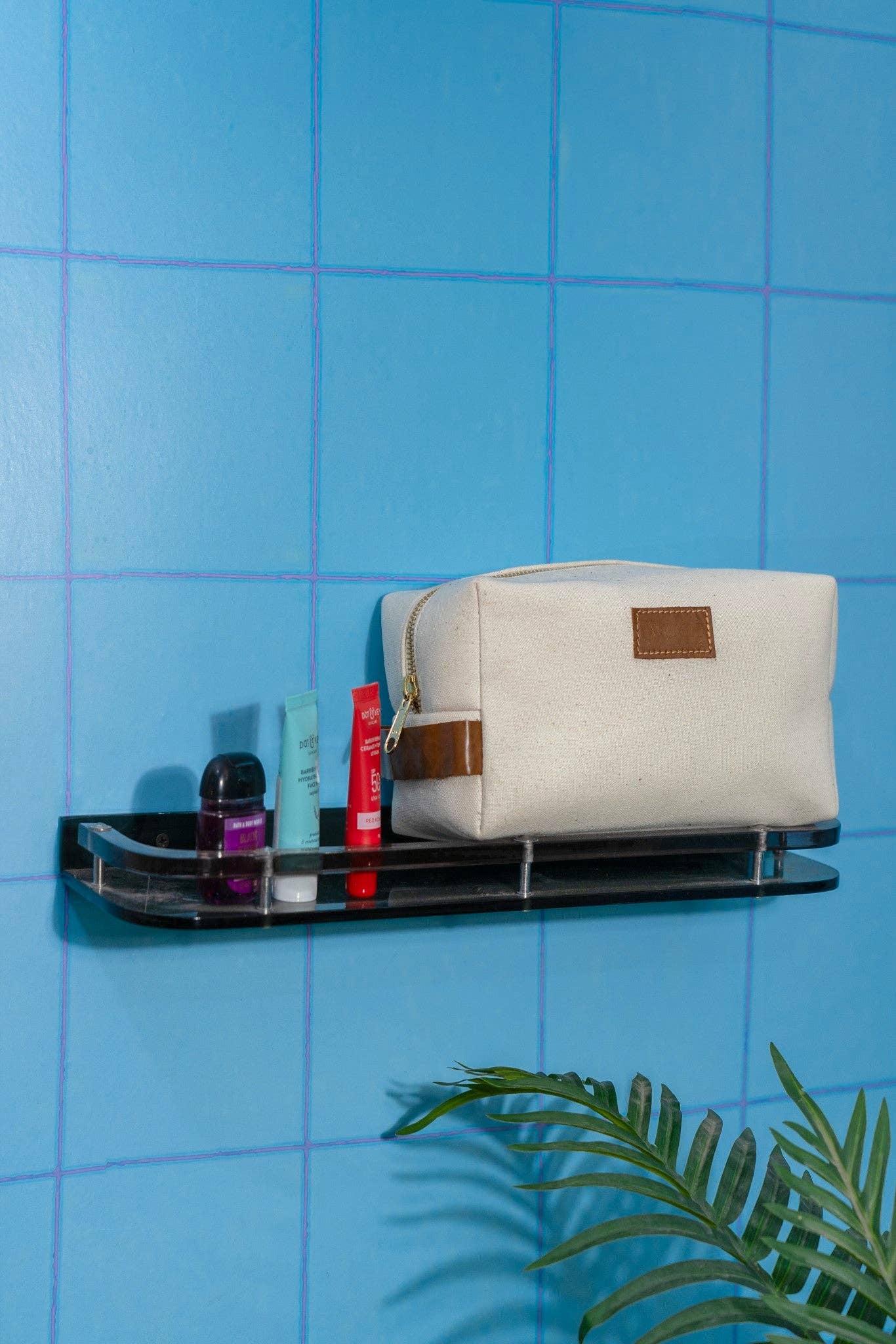 House of cotton – wholesale Toiletry bag – Unisex – Canvas Travel Pouch – Durable Cotton Bag for Toiletries & Grooming - White4